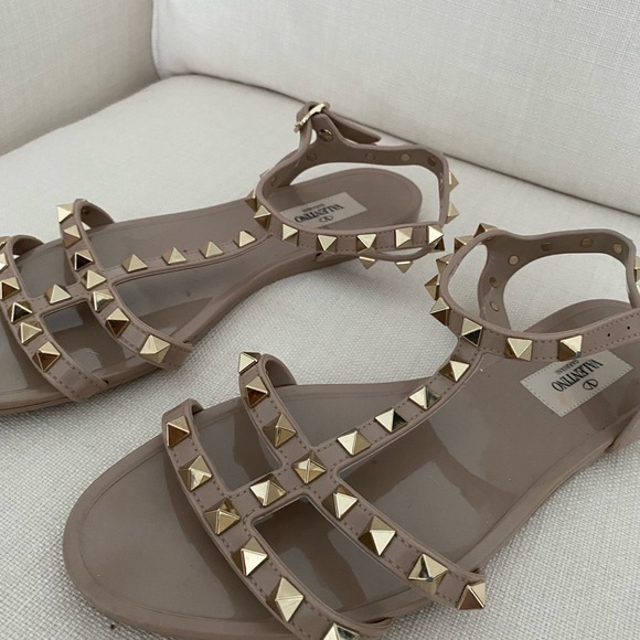 Valentino Poudre ROCKSTUD FLAT RUBBER SANDAL - Picture 3 of 12